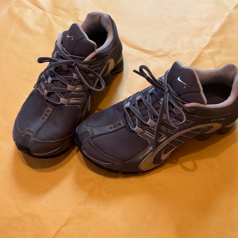 Nike shox 7.5 womens used condition excellent running shoe